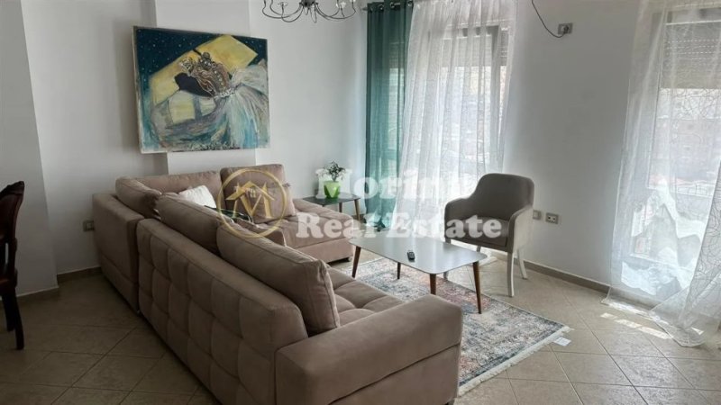 Tirane, jepet me qera apartament 1+1+Ballkon Kati 7, 60 m² 600 € (Pazari i ri)