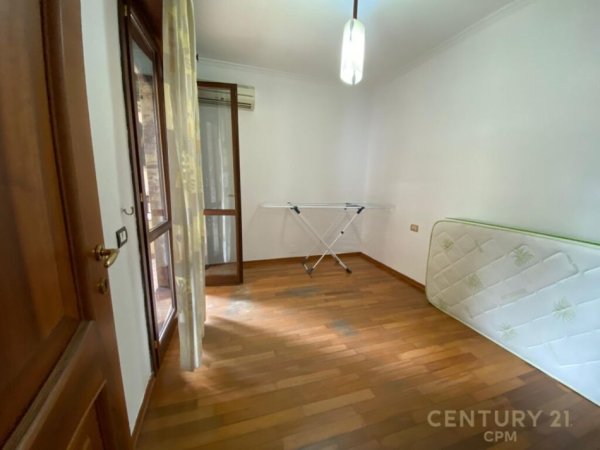 Tirane, jepet me qera apartament 3+1+Aneks+Ballkon Kati 8, 200 m² 1.000 € (Komuna e Parist)