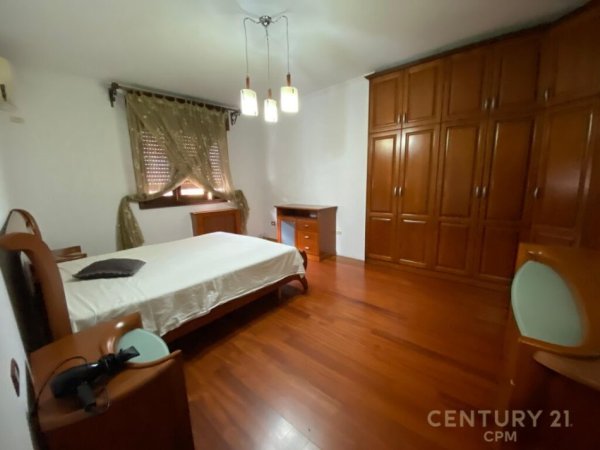 Tirane, jepet me qera apartament 3+1+Aneks+Ballkon Kati 8, 200 m² 1.000 € (Komuna e Parist)