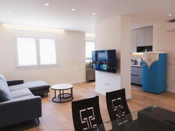 Tirane, jepet me qera apartament 2+1+Aneks+Ballkon Kati 13, 114 m² 1.200 € (Ish Ekspozita)