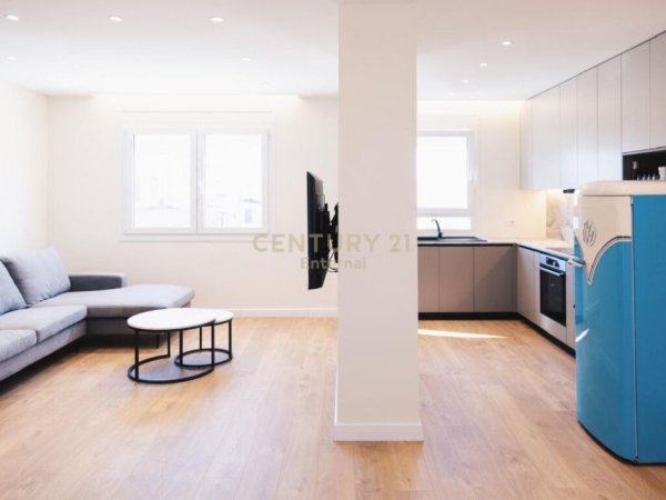 Tirane, jepet me qera apartament 2+1+Aneks+Ballkon Kati 13, 114 m² 1.200 € (Ish Ekspozita)