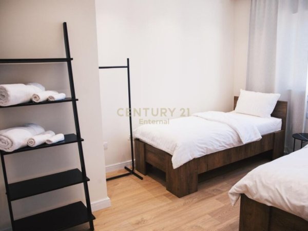 Tirane, jepet me qera apartament 2+1+Aneks+Ballkon Kati 13, 114 m² 1.200 € (Ish Ekspozita)