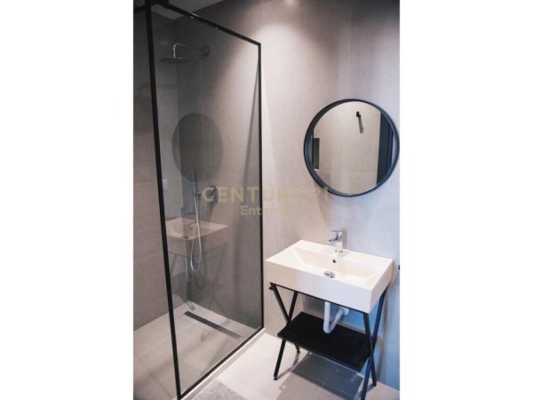Tirane, jepet me qera apartament 2+1+Aneks+Ballkon Kati 13, 114 m² 1.200 € (Ish Ekspozita)