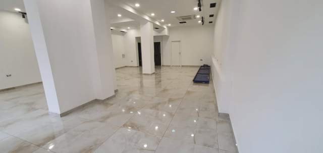 Tirane, jepet me qera dyqan Kati 0, 100 m² 2.500 Euro (HOXHA TASIM)