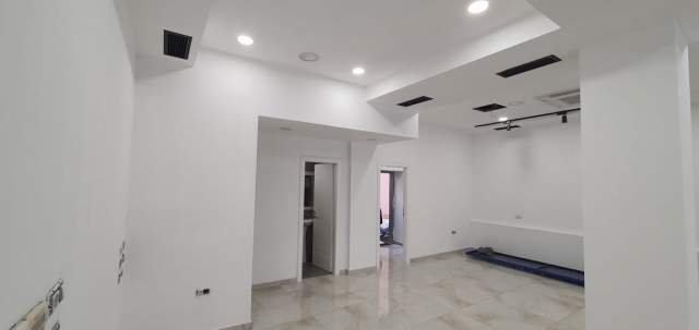 Tirane, jepet me qera dyqan Kati 0, 100 m² 2.500 Euro (HOXHA TASIM)