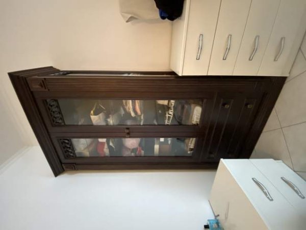 Tirane, shes Minibar 35.000 Leke