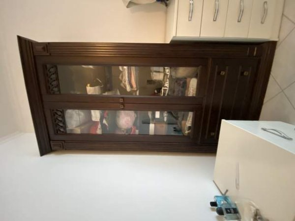 Tirane, shes Minibar 35.000 Leke