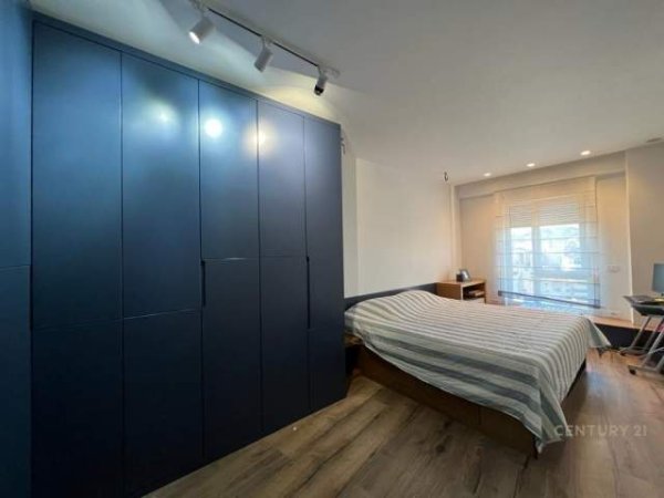 Tirane, jepet me qera apartament 2+1 Kati 11, 750 Euro (kompleksi magnet)