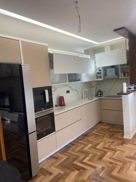 Durres, shitet apartament Kati 7, 87 m² 125.000 Euro (Gjykata)