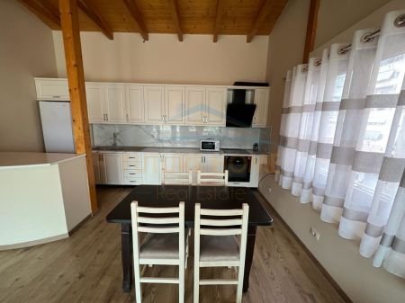 Tirane, jepet me qera apartament 2+1 Kati 4, 120 m² 600 Euro (pallatet agimi)