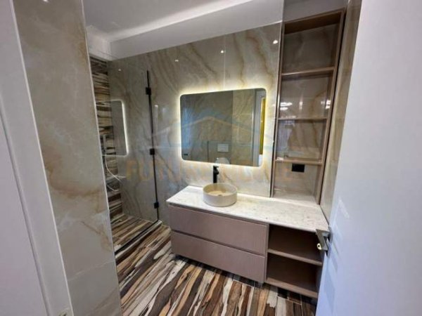 Tirane, shitet apartament 3+1+BLK Kati 1, 134 m² 227.000 Euro (Liqeni farkes,Rezidenca Lakeland)