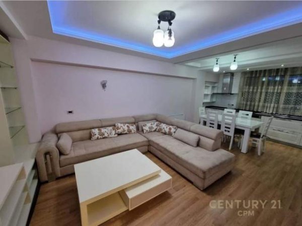 Tirane, jepet me qera apartament 3+1 Kati 2, 1.000 Euro (bllok)
