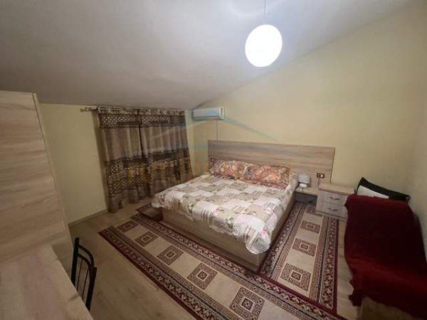 Korce, jepet me qera apartament 3+1 Kati 2, 172 m² 400 Euro (Lagjia 14)