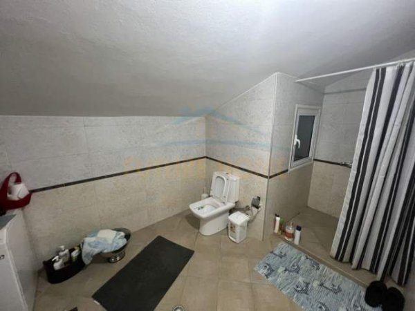 Korce, jepet me qera apartament 3+1 Kati 2, 172 m² 400 Euro (Lagjia 14)