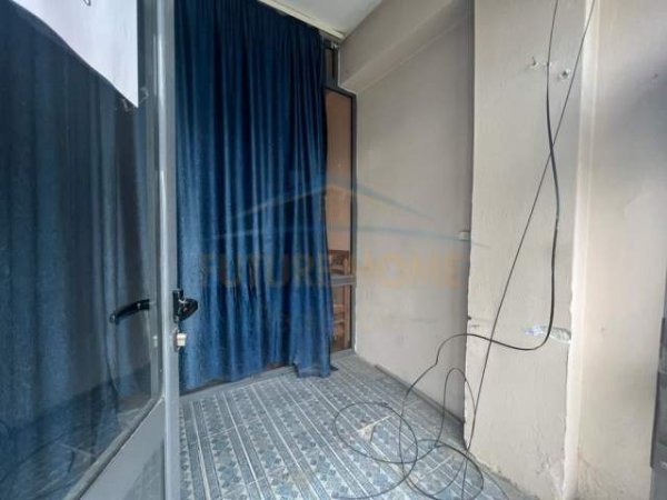 Korce, jepet me qera ambjent biznesi Kati 0, 90 m² 171 Euro (Parku Rinia)