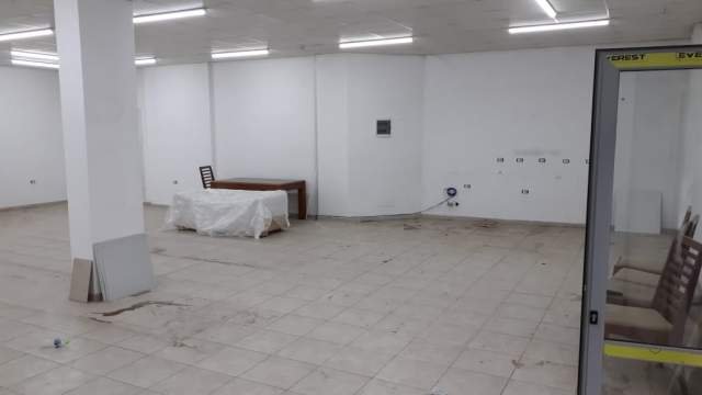 Korce, jepet me qera ambjent biznesi Kati 0, 300 m² 800 Euro (Korce)