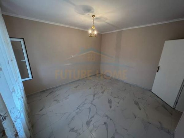 Korce, shitet apartament 1+1 Kati 4, 65 m² 32.000 Euro (Lagjia 10)