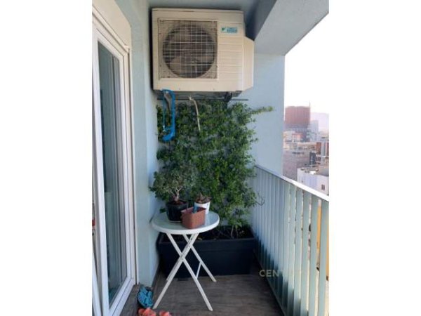 Tirane, jepet me qera apartament 2+1 Kati 11, 750 Euro (kompleksi magnet)