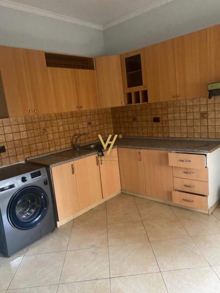 Tirane, shitet Vile 4+1+A+BLK Kati 0, 600 m² 400.000 Euro (SAUK)