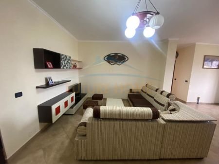 Tirane, shitet apartament 3+1 Kati 4, 136 m² 115.000 Euro (Rruga Kodra e Priftit)