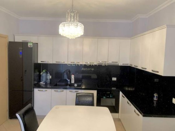 Tirane, shitet apartament 2+1 Kati 5, 130.000 Euro (Astiri)