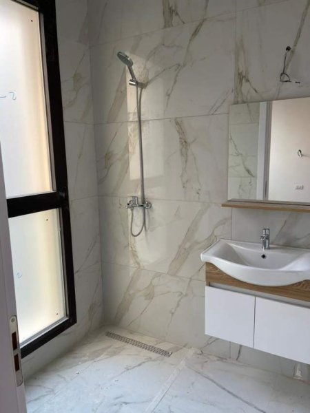 Tirane, jepet me qera apartament 2+1+BLK Kati 3, 100 m² 1.000 Euro