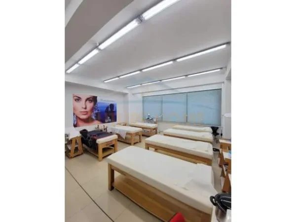 Tirane, shitet ambjent biznesi Kati 1, 448 m² 1.060.000 Euro (Kinostudio)