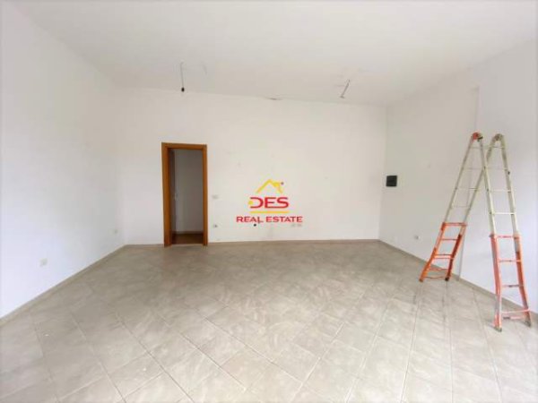 Tirane, shitet dyqan Kati 0, 35 m² 2.000 Euro/m2 (Don Bosko)
