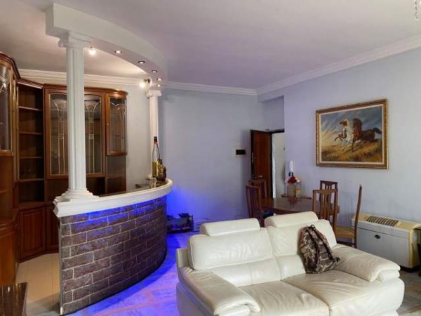 Tirane, jepet me qera apartament Kati 4, 125 m² 900 Euro (rruga Nikolla Tupe)