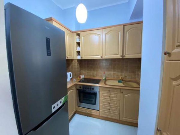 Tirane, jepet me qera apartament Kati 4, 125 m² 900 Euro (rruga Nikolla Tupe)