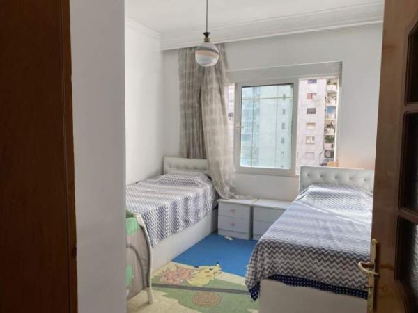 Tirane, jepet me qera apartament Kati 4, 125 m² 900 Euro (rruga Nikolla Tupe)