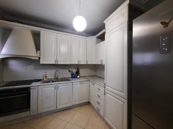 Tirane, jepet me qera apartament 2+1+BLK Kati 6, 120 m² 900 Euro (rruga Nikolla Tupe)