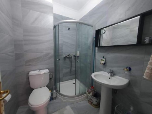 Tirane, jepet me qera apartament 2+1+BLK Kati 6, 120 m² 900 Euro (rruga Nikolla Tupe)