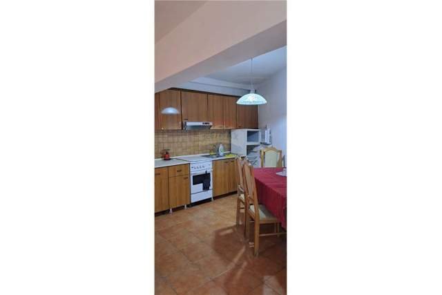 Tirane, jepet me qera apartament 1+1+BLK Kati 1, 76 m² 400 Euro (Pazari i Ri - Rruga e Barrikadave)