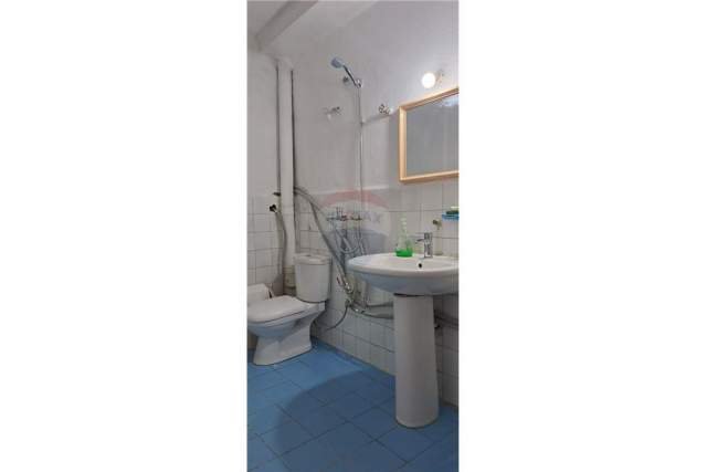 Tirane, jepet me qera apartament 1+1+BLK Kati 1, 76 m² 400 Euro (Pazari i Ri - Rruga e Barrikadave)