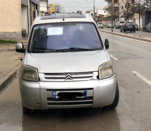 Durres, shes makine Citroen Viti 2003, 1.800 Euro