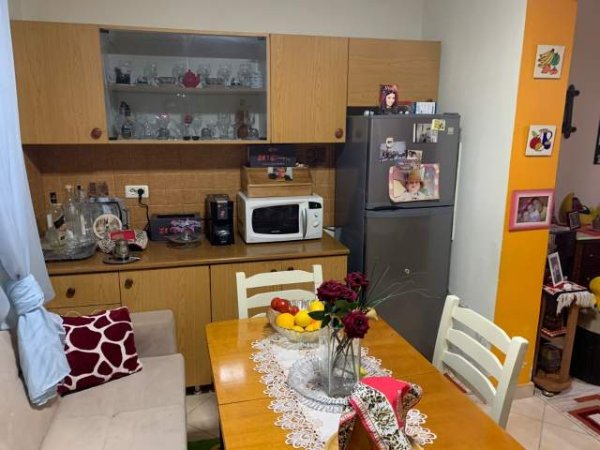 Tirane, shitet apartament 1+1 Kati 1, 60 m² 52.000 Euro (Kinostudio)