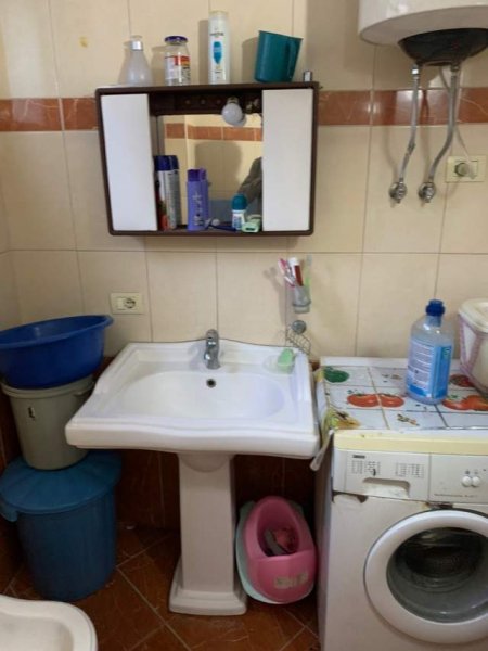 Tirane, shitet apartament 1+1 Kati 1, 60 m² 52.000 Euro (Kinostudio)