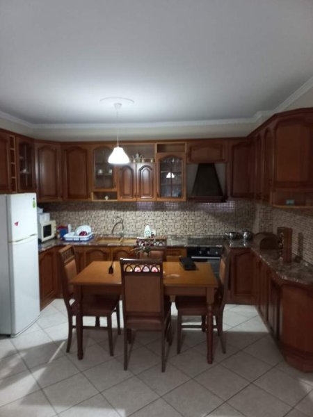 Tirane, jepet me qera apartament 2+1+BLK Kati 4, 100 m² 600 Euro