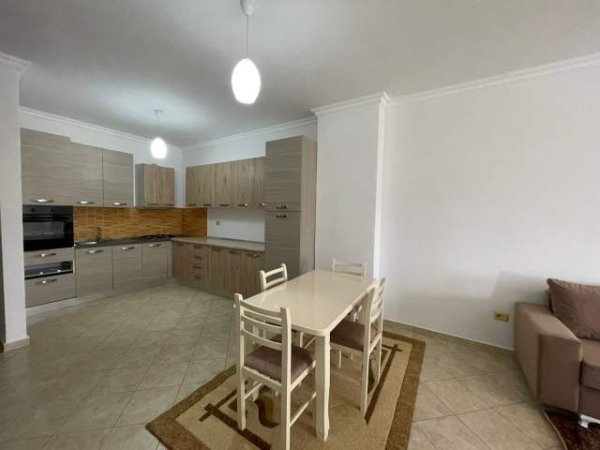 Tirane, jepet me qera apartament 2+1+BLK Kati 7, 103 m² 300 Euro (Besim Alla)