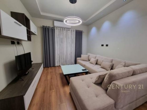 Tirane, jepet me qera apartament 2+1 Kati 2, 120 m² 800 Euro (vasil shanto)