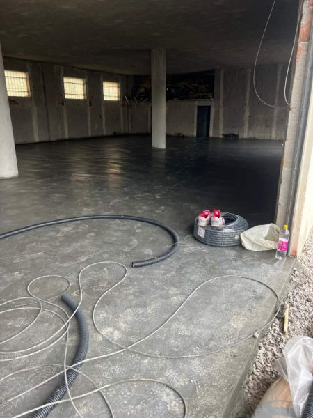 KAMEZ, jepet me qera ambjent biznesi , 280 m²  (500 metra nga rrethrotullimi i Bathores)