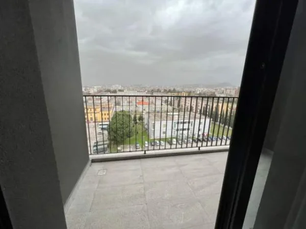 Tirane, jepet me qera apartament 1+1 Kati 9, 67 m² 400 Euro (Rruga Kongresi i Manastirit, Spitali QSUT (Nënë T)