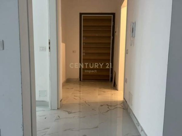 Tirane, jepet me qera apartament 1+1 Kati 9, 67 m² 380 Euro (Rruga "Kongresi i Manastirit")