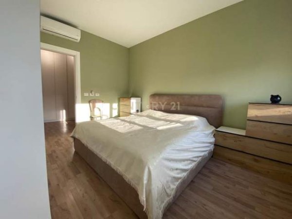Tirane, jepet me qera apartament 1.200  (rruga e kosovareve)