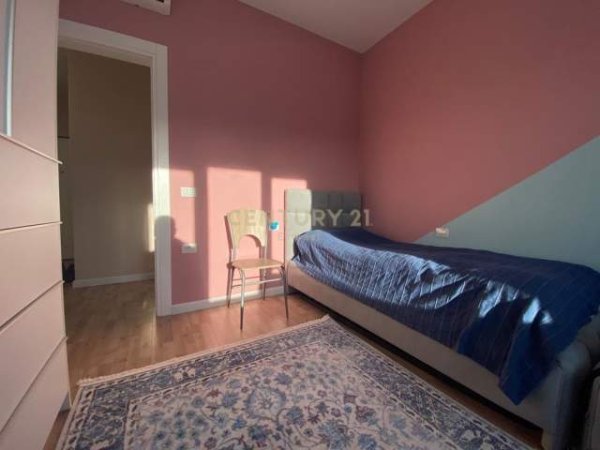 Tirane, jepet me qera apartament 1.200  (rruga e kosovareve)