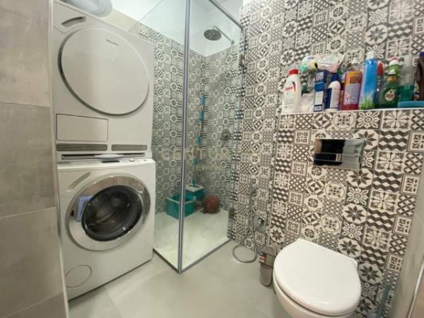 Tirane, jepet me qera apartament 1.200  (rruga e kosovareve)