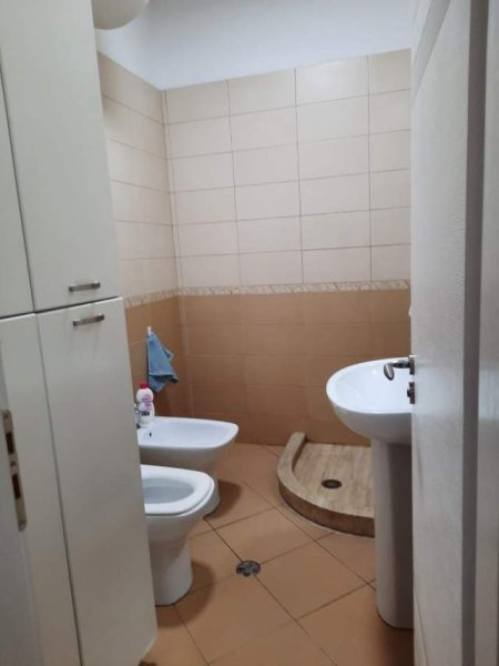 Tirane, jepet me qera apartament 1+1+BLK Kati 7, 74 m² 35.000 Leke (rruga Stavri Themeli)