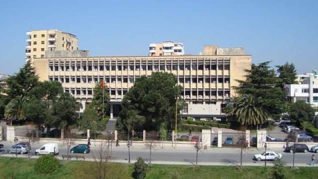 Tirane, jepet me qera dyqan Kati 0, 36 m² 550 Euro (Bulevardi Zhan D’ark)