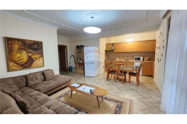 Tirane, jepet me qera apartament 3+1+BLK 150 m² 1.000 Euro (myslym shyr)